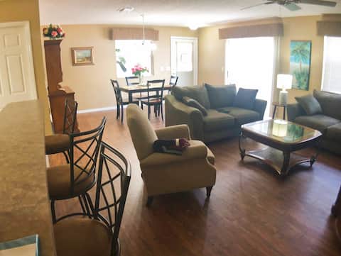 Patio Villa, 5 mins from Sumter, FREE Gas Cart!