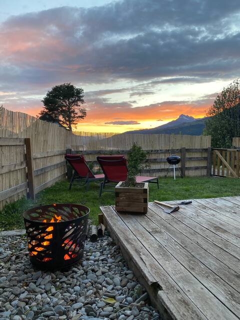 3rd floor garden apartment, with lake view