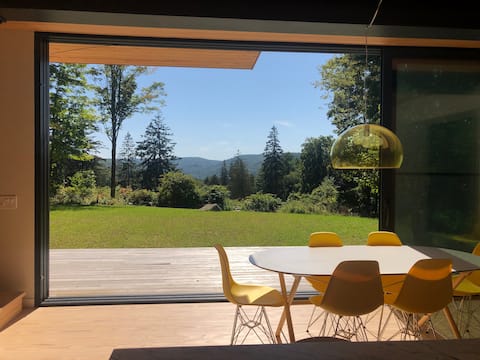 Unique Country Oasis, Stunning views, Skiing, Lake