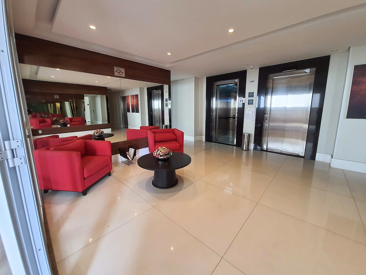 בית דירות/דלפק קבלה לבניין 