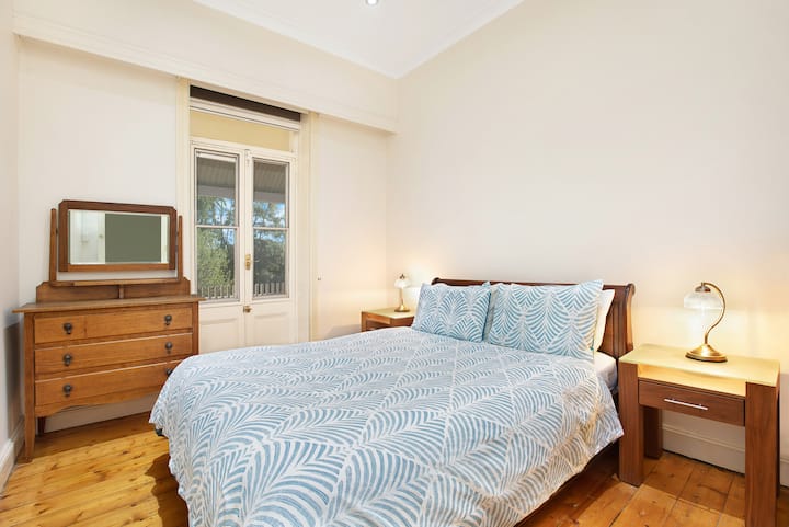 Bedroom with queen size bed on the raised ground floor.