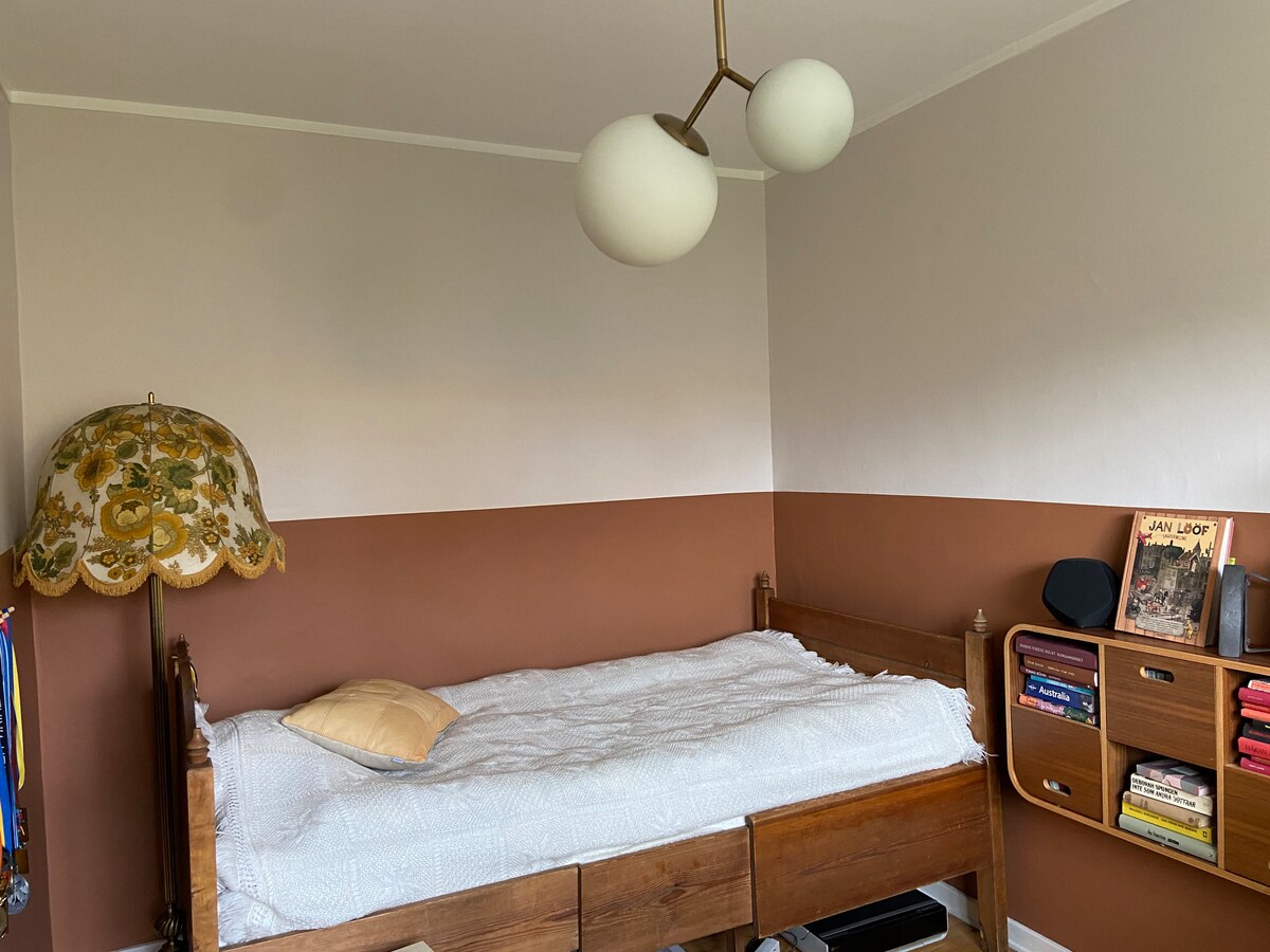 ห้องนอน 3/ห้องทำงานอยู่ชั้นล่าง (90 เตียง)