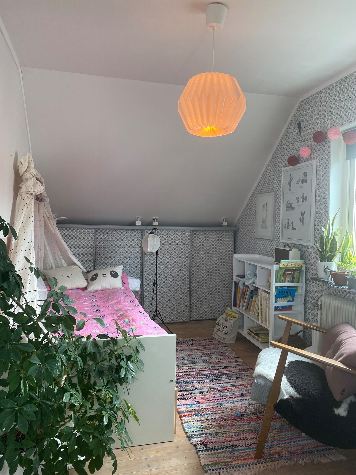 ห้องนอน 2 ที่ชั้นบน (2 90 เตียง) 