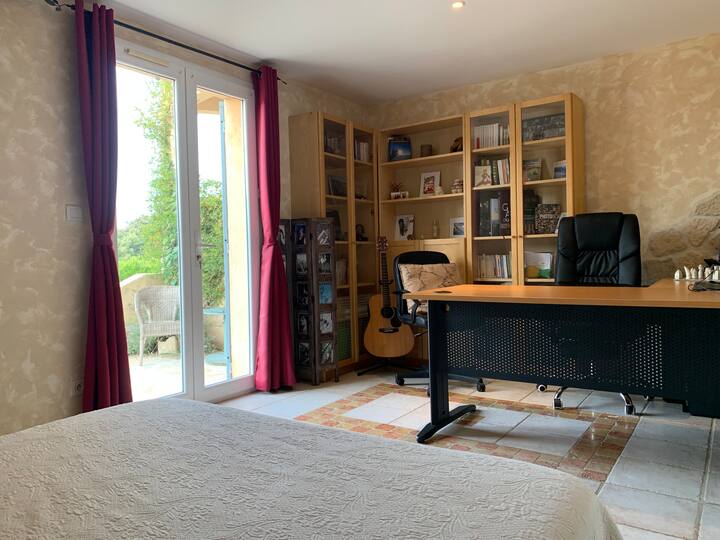 Master Suite mit direktem Zugang zum Garten