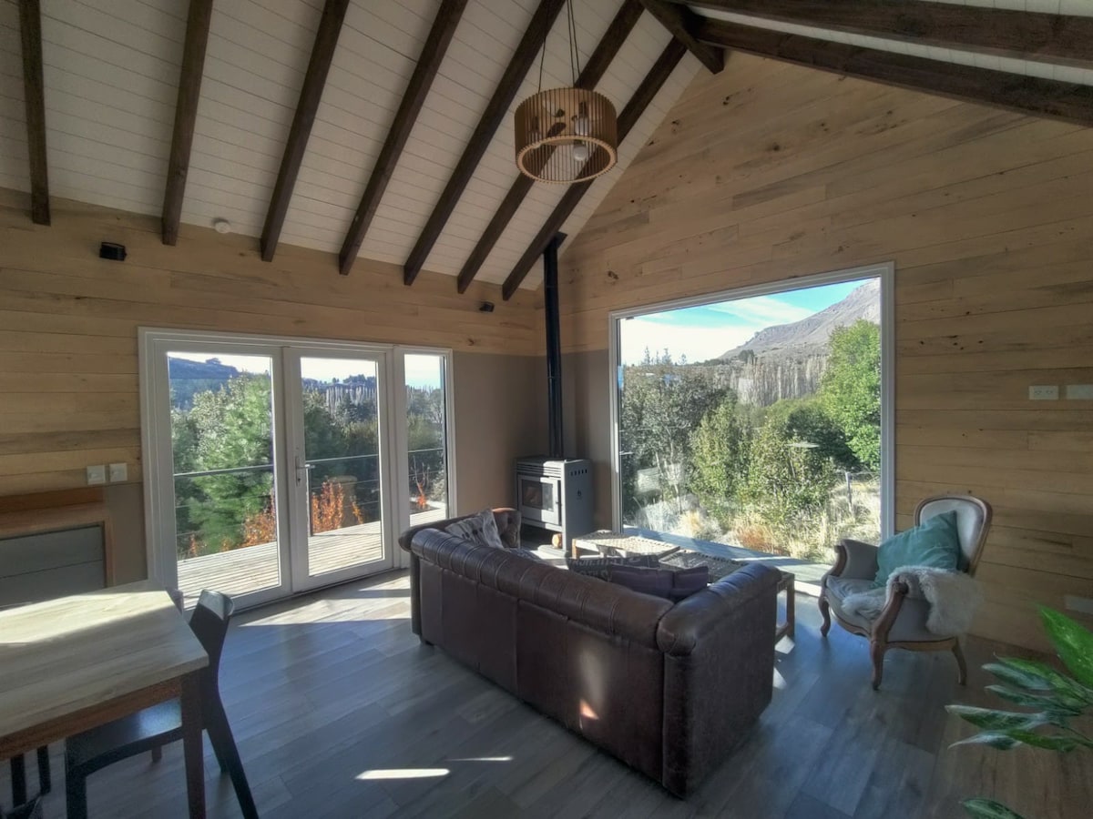 Top performing Airbnb: Modern, Eco Mountain Home with Amazing Views in San Martín De Los Andes
