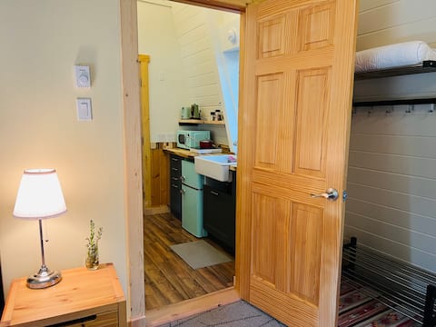 Popular Airbnb listing: Dog lovers guest suite: 10 min walk to the beach in Carnelian Bay