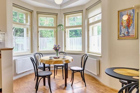 Pleasant house with a large garden in the heart of NMNM