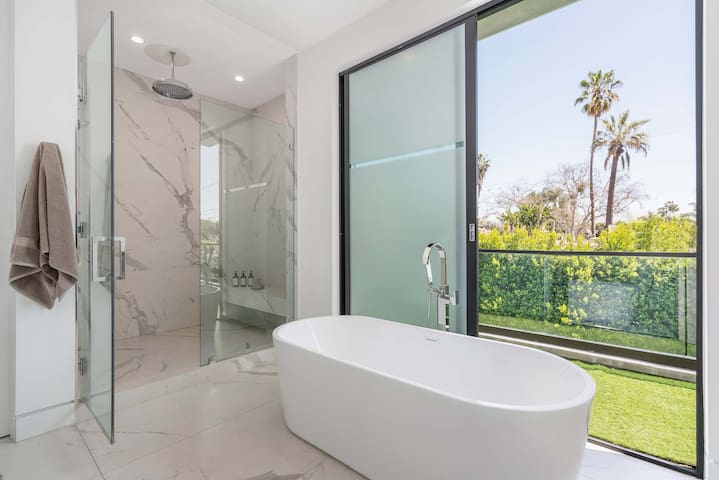 Villa Bond by LuxJB | Design Award-Winner gallery image 3