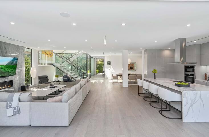 Villa Bond by LuxJB | Design Award-Winner gallery image 4