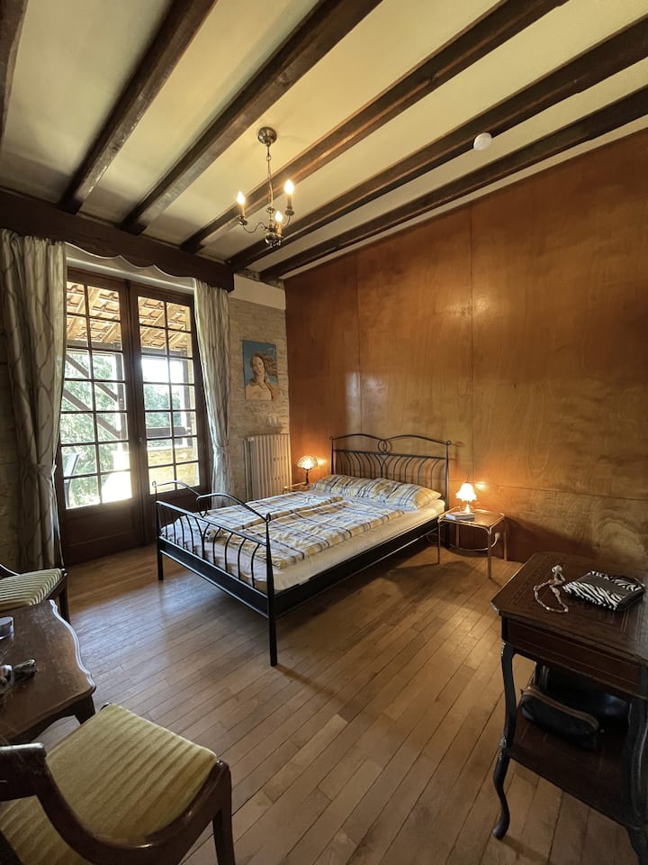 Dhomë gjumi në jug të katit përdhes