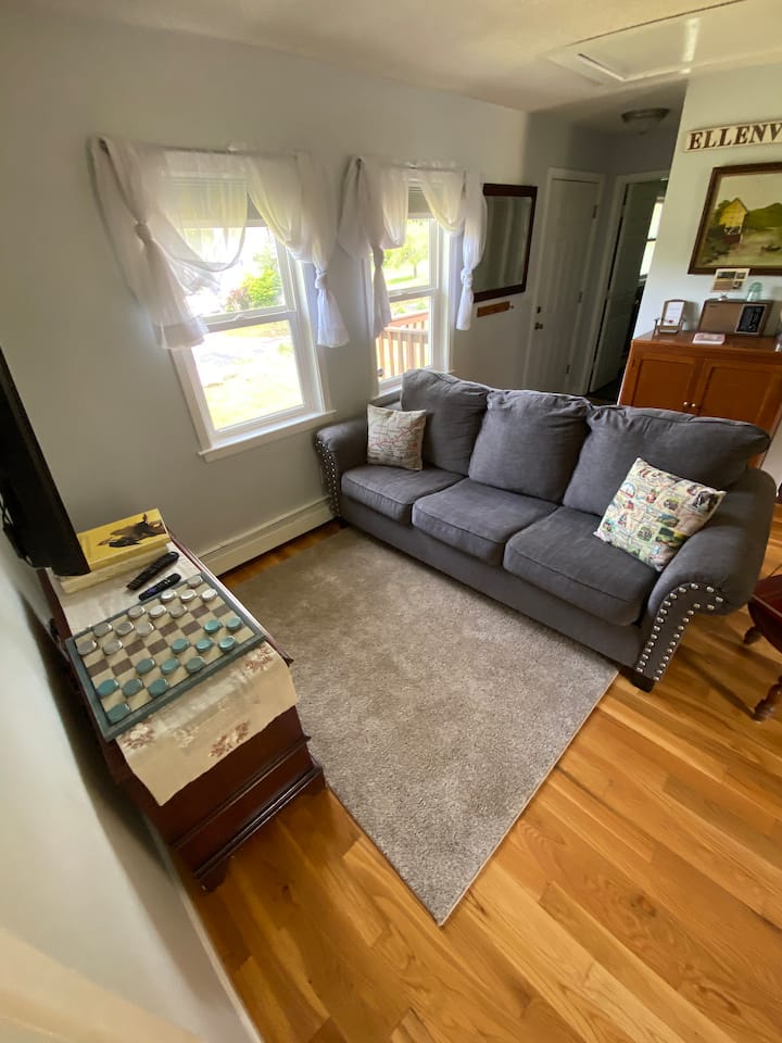 Shingle Gully Cottage - Ellenville, NY