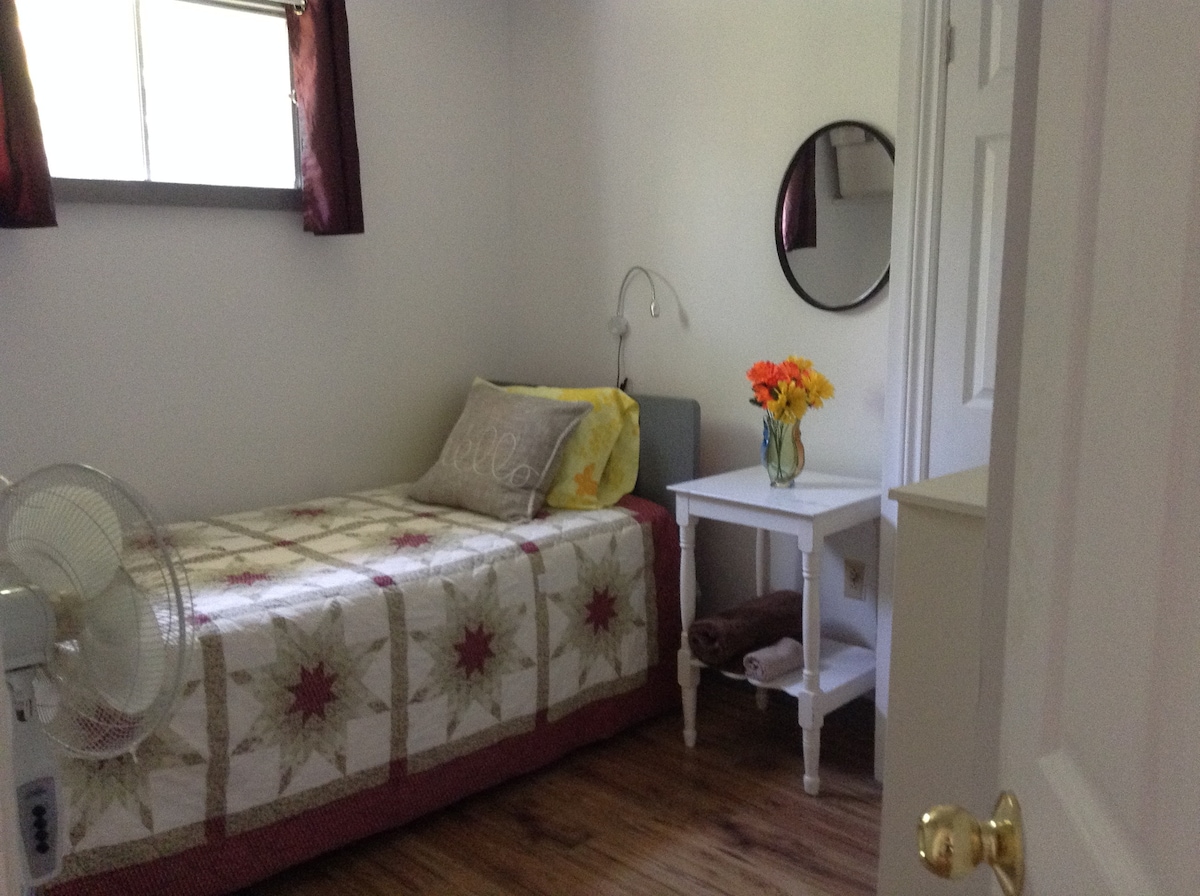 Spálňa č.2.  Jednolôžko.