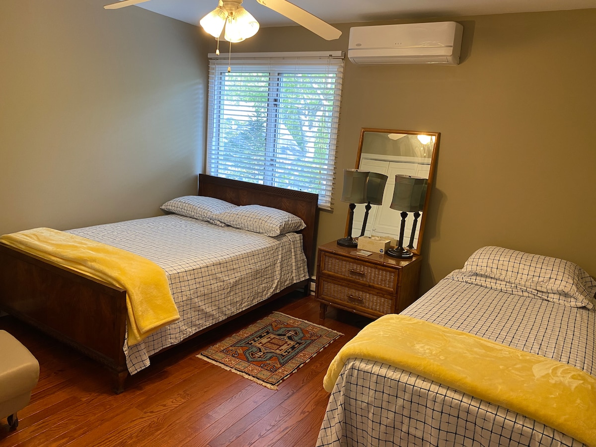 Spavaća soba br. 3 s bračnim krevetom i bračnim krevetom