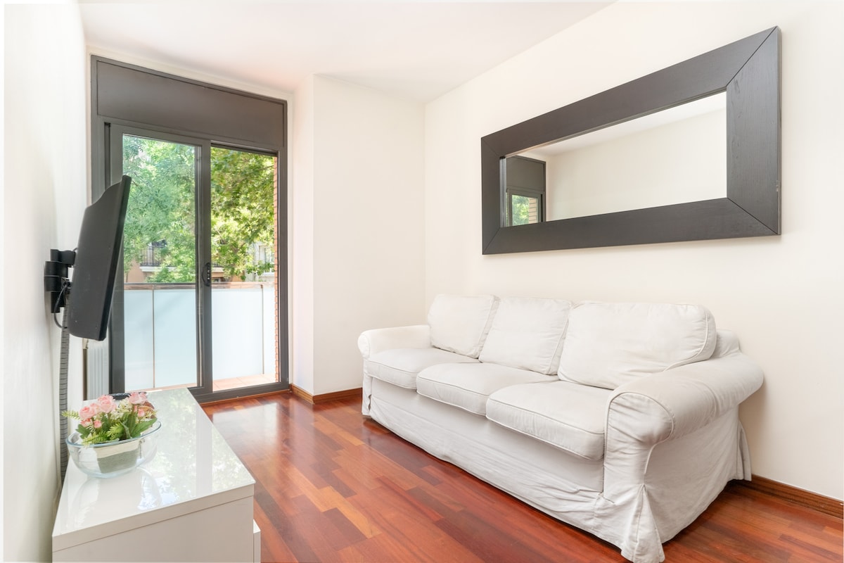 Pohodlná rozkladacia pohovka v obývacej izbe (dvojposteľ pre 8 osôb)