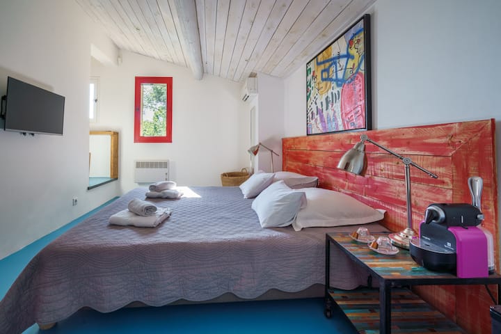 Top floor bedroom. Kind bed with a bath tube, shower head and a single sink, as well a toilet, a terrace and a home cinema with 2 sofa beds