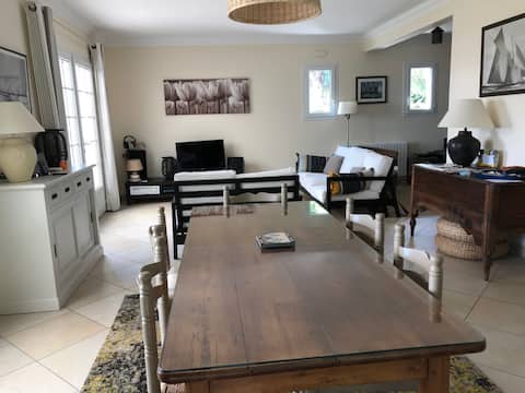 Annonce Airbnb populaire: Nice beachfront house à Pornic