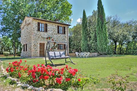 Independent farmhouse with a shared pool