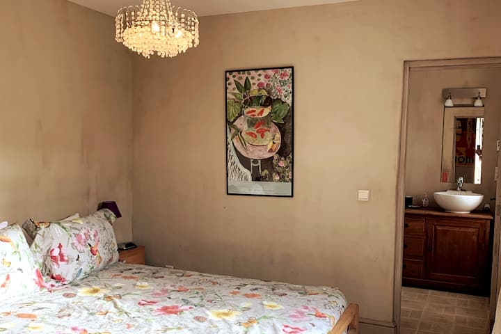 楼下卧室和卫生间