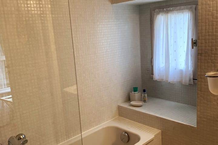 双人卧室卫生间