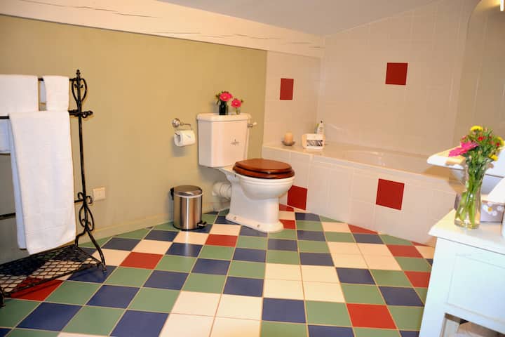 二楼大卧室的卫生间