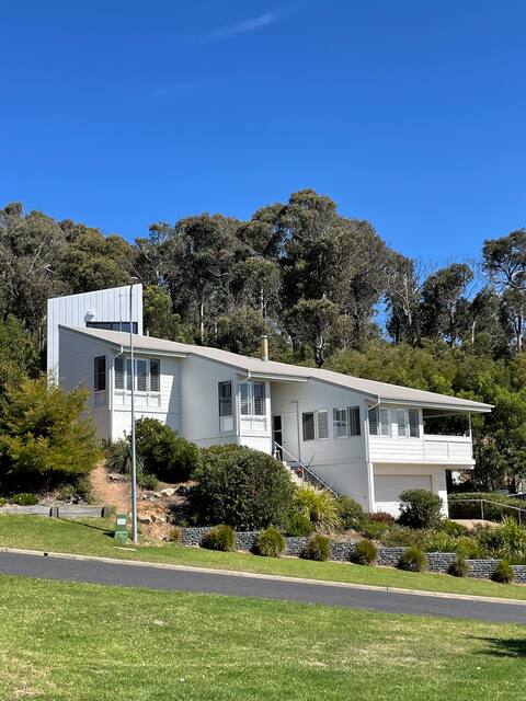 Seatons and Leilas - The Iconic Tathra Beach House