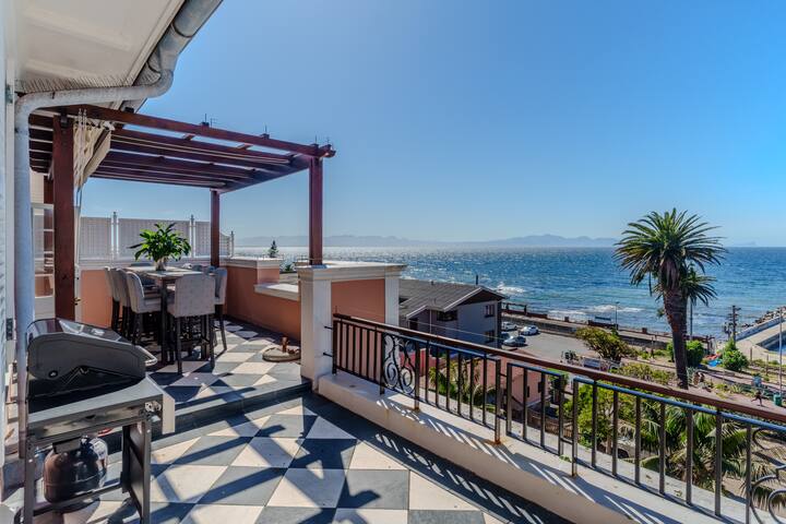 Penthouse Apartment with spectacular views gallery image 2