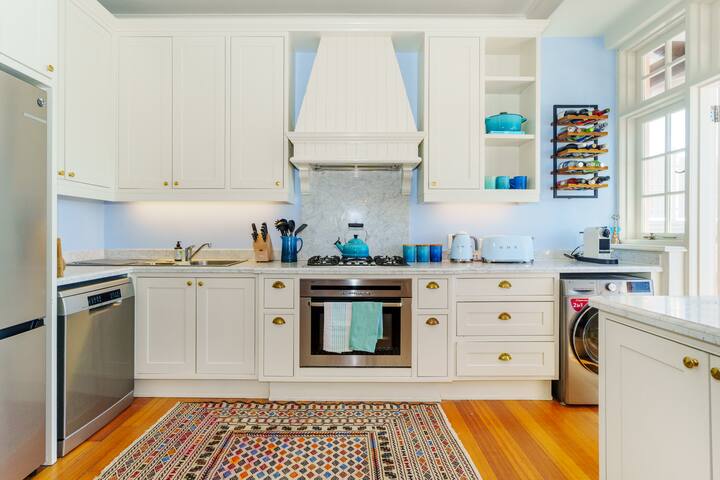 Penthouse Apartment with spectacular views gallery image 5