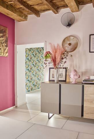 Casa Pietra – central location with landmark views gallery image 4