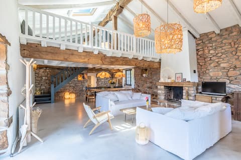 Beautiful renovated sheepfold, exceptional views.