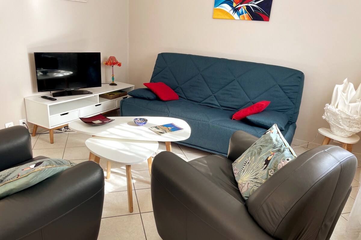 Popular Airbnb listing: Jardin d'Adrienne 2-star terrace, garden, parking in Rodez