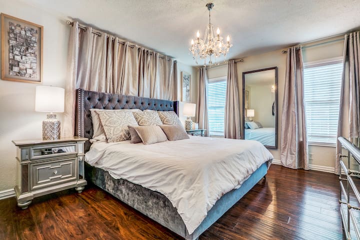 Urban Romance, Pet friendly, Perfect location!