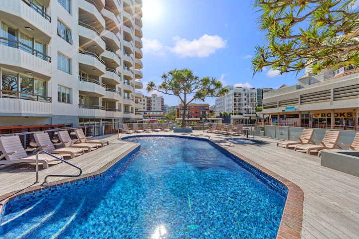 Large six-person apartment with lush garden views