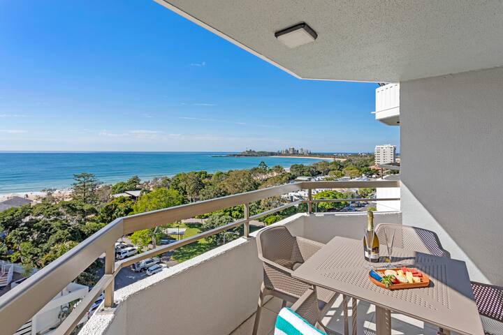 Open plan apartment for four with ocean views