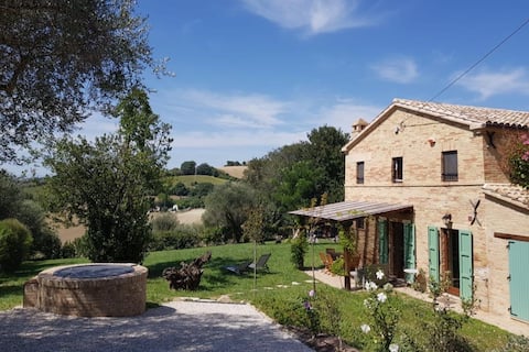 Farmhouse in the hills 10 minutes from the sea of Senigallia