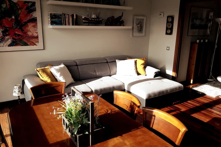 บ้านทันสมัยสะดวกสบายและใช้เป็นที่จอดรถได้