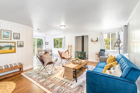 Centrally Located Storybook Cabin Near Star Lake