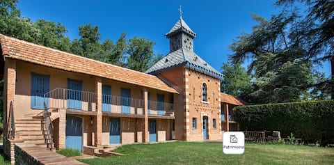 luxury guesthouse in the Chateau du Buc