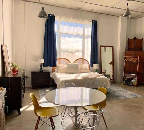 Popular Airbnb listing: Wynwood Artist Loft w/ free Garage parking in Fashion District