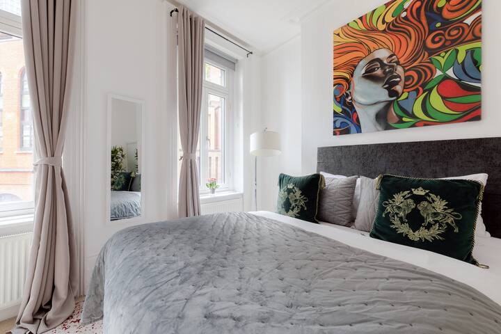 Refurbished! SOHO House Large Private Design HAVEN gallery image 3