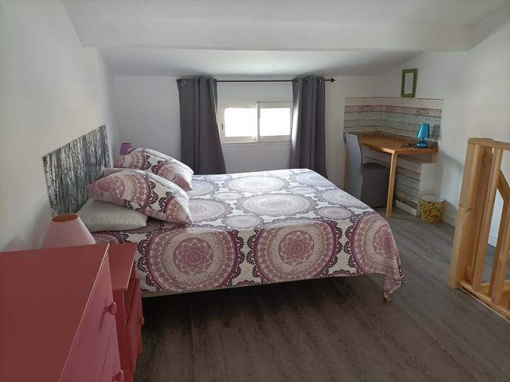 Ოთახი ორადგილიანი საწოლით