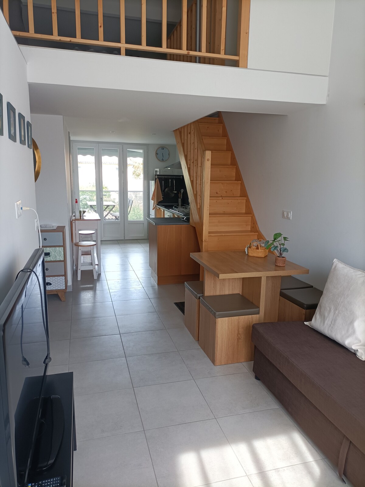 Popular Airbnb listing: Small apartment 10 km from the sea in Lunel