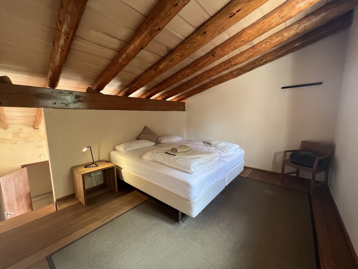 The upper sleeping level with two single beds