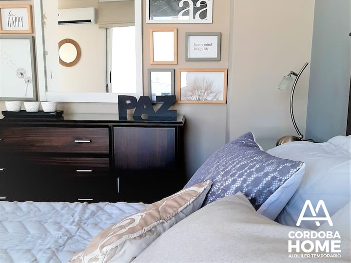 安静，鼓舞人心。楼上的卧室「A&A」。 