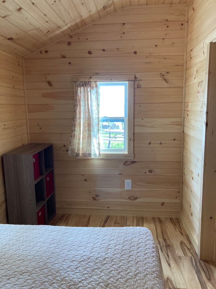 Chumba kamili cha kulala kinachoelekea ziwani