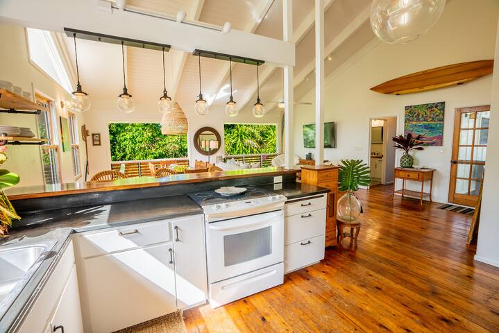 Hanalei Getaway~Walk to Hanalei Bay/town. TVNC1109 gallery image 5