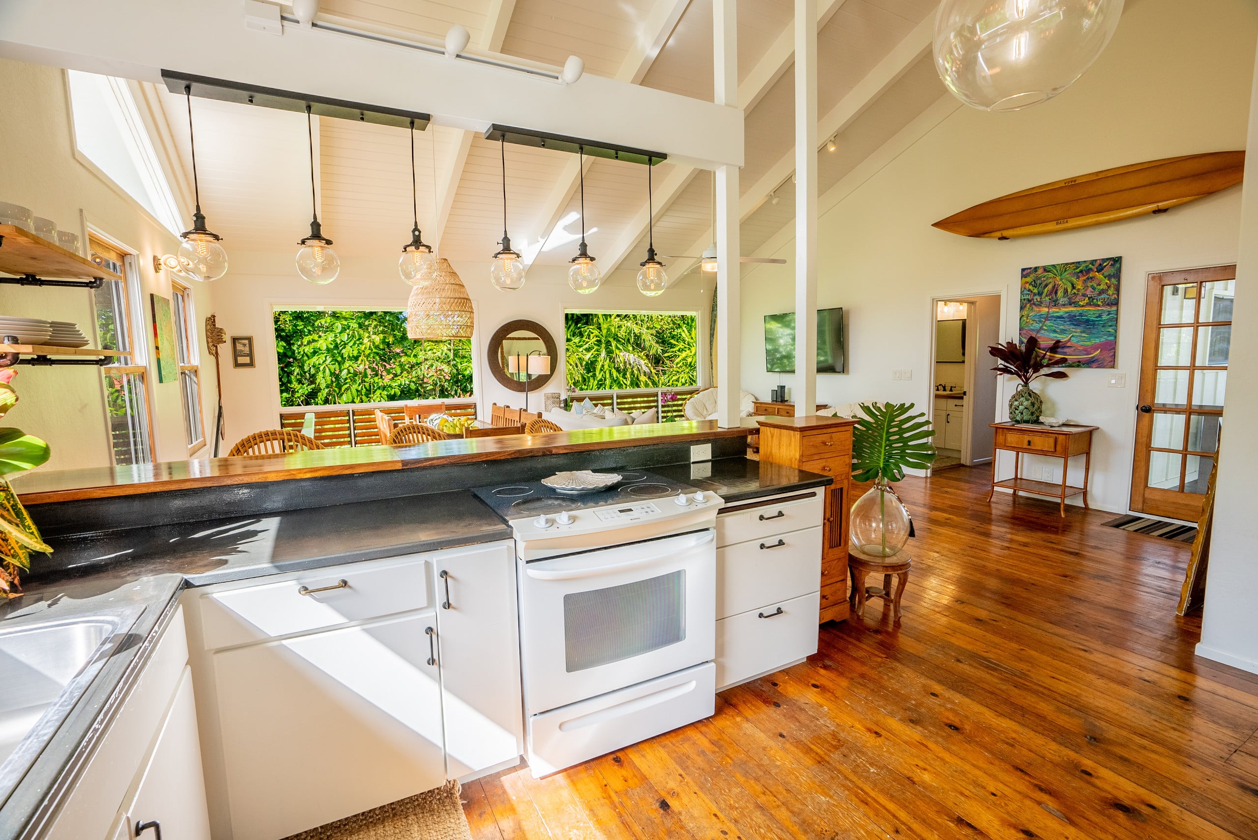 Home in Hanalei · ★4.97 · 3 bedrooms · 5 beds · 3 baths - Image 5