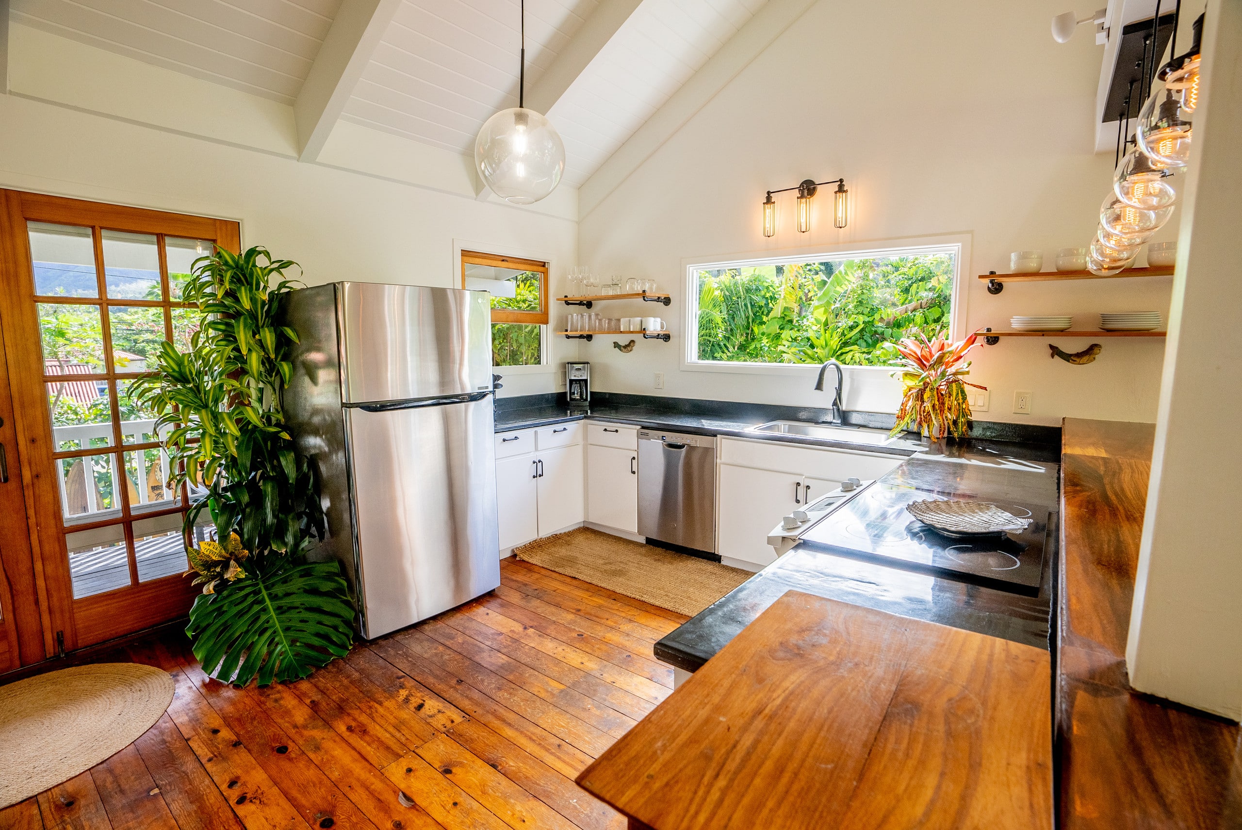 Home in Hanalei · ★4.97 · 3 bedrooms · 5 beds · 3 baths - Image 14