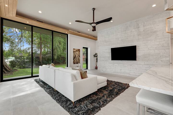 Lake Austin Waterfront: Golf+Wakeboard+SXSW+ACL+F1 gallery image 5