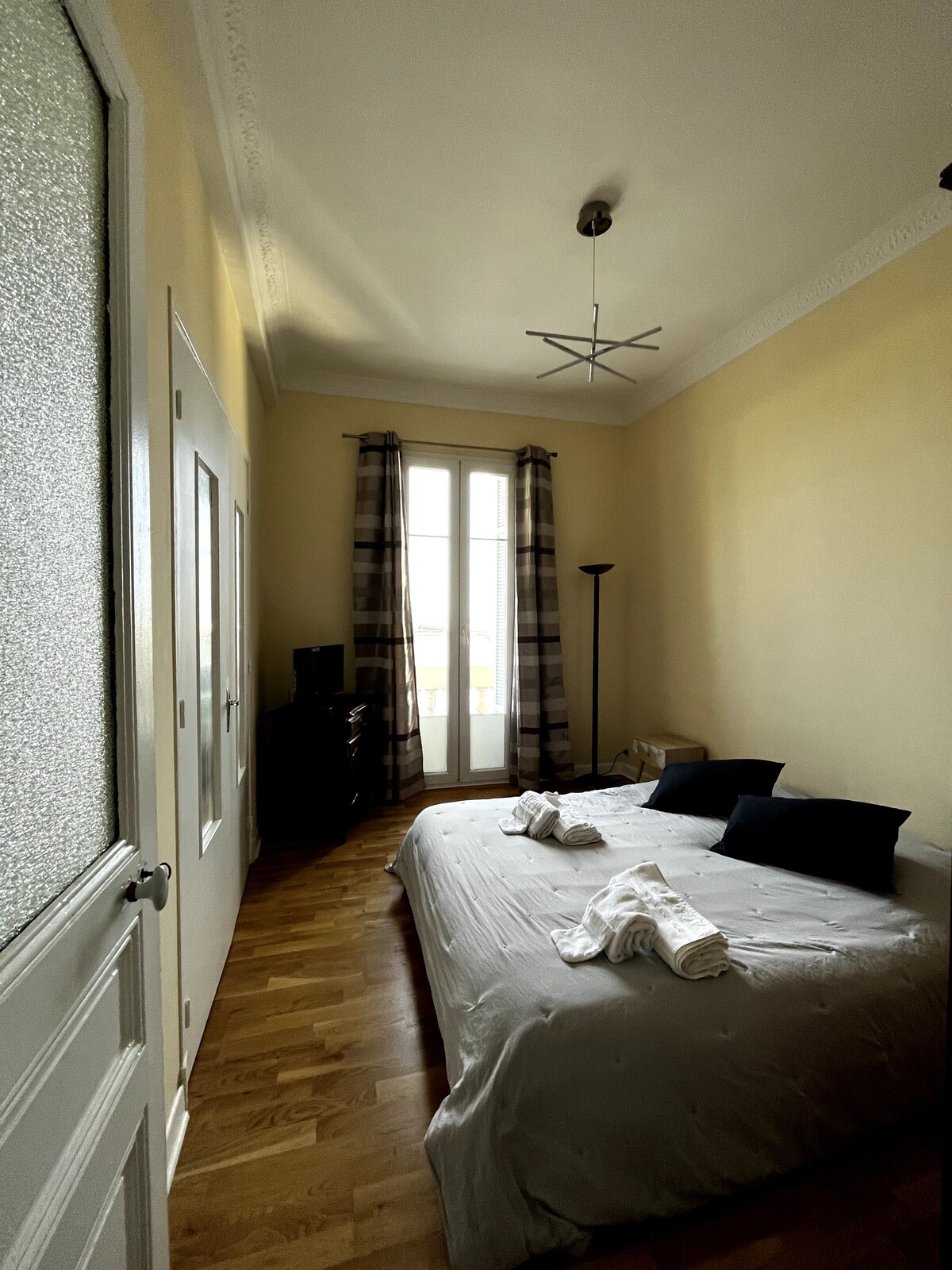 Pequeño salón modificado en 2do dormitorio - cama 160x200