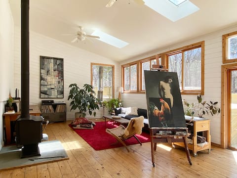 Successful Airbnb property: Modern Home in Woods With Hot Tub in Hudson Valley